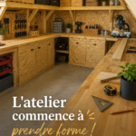 Un atelier créatif spacieux avec diverses fournitures et des décorations inspirantes.