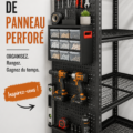 Tableau en bois pegboard élégant dans un intérieur chaleureux