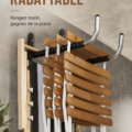 Crochet rabattable sur une table de travail, outil de bricolage essentiel.