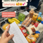 Une femme souriante, les bras chargés de sacs de shopping, profitant de sa journée.