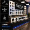 Un système audio installé dans une voiture moderne avec des accessoires SSV.