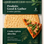 Produits Good & Gather alignés sur une étagère d'un supermarché Target