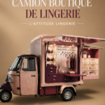 Un mini fashion truck coloré mettant en avant des ensembles de lingerie élégants.