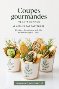 Coupe végétarienne colorée avec des légumes frais et des dips