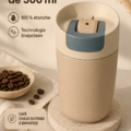 Tasse Kambukka isotherme sur une table en bois, idéale pour le café